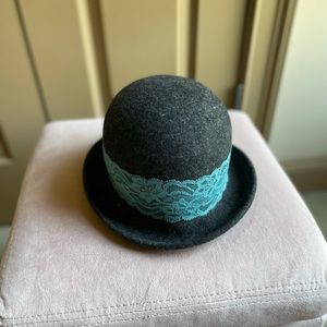 Anthropologie grey wool hat with lace trim